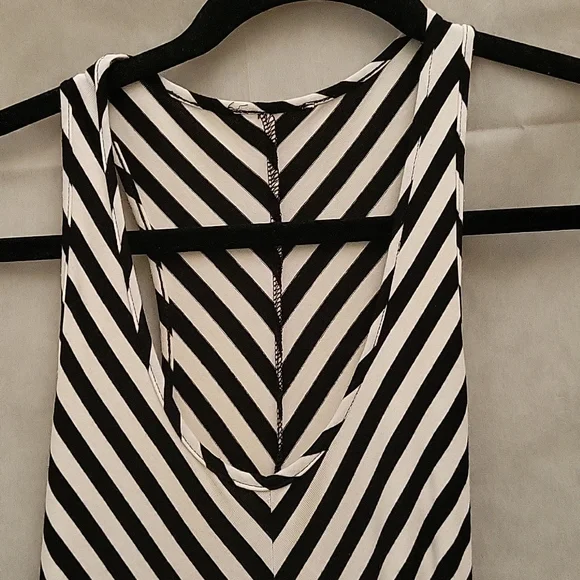 Bebe maxi chevron stripes dress, size Medium beige and black. - Picture 4 of 7